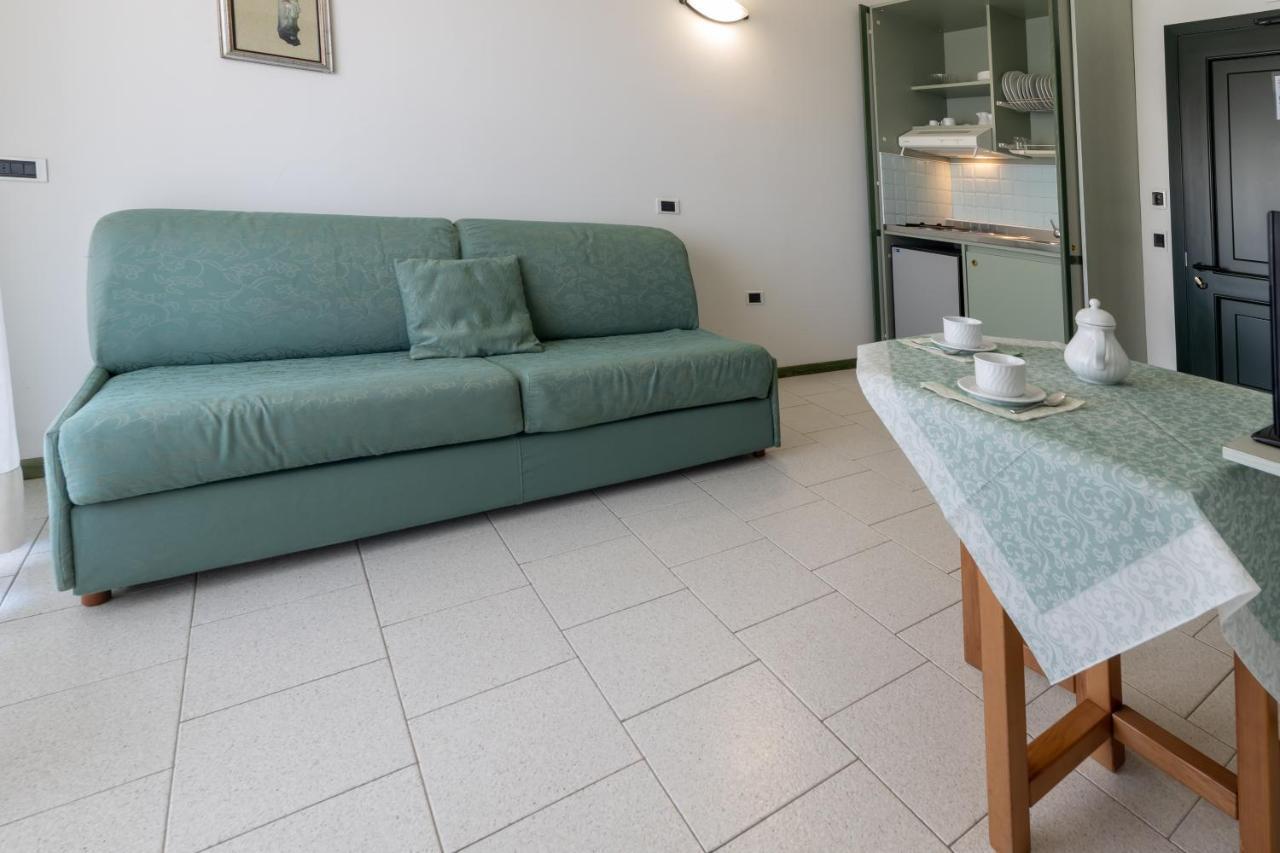 Residence Hotel Club House Cattolica Buitenkant foto
