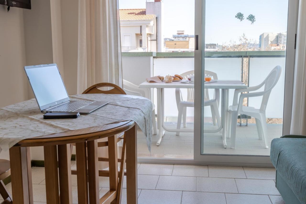 Residence Hotel Club House Cattolica Buitenkant foto