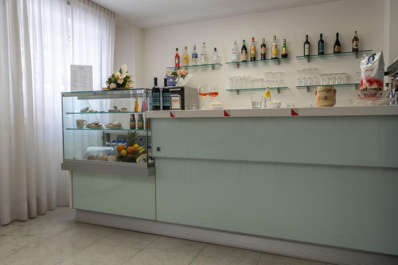 Residence Hotel Club House Cattolica Buitenkant foto