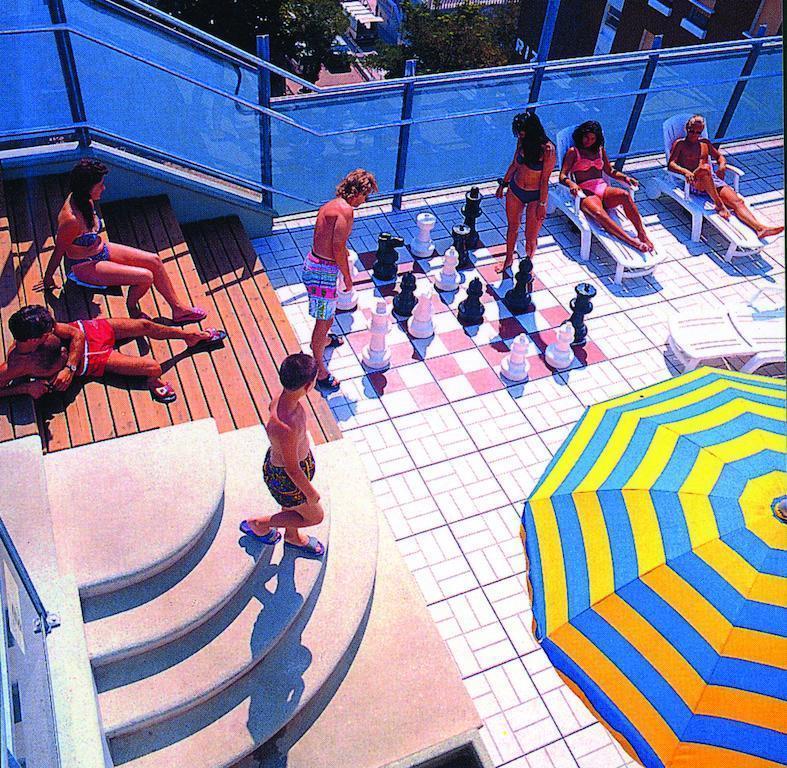 Residence Hotel Club House Cattolica Buitenkant foto