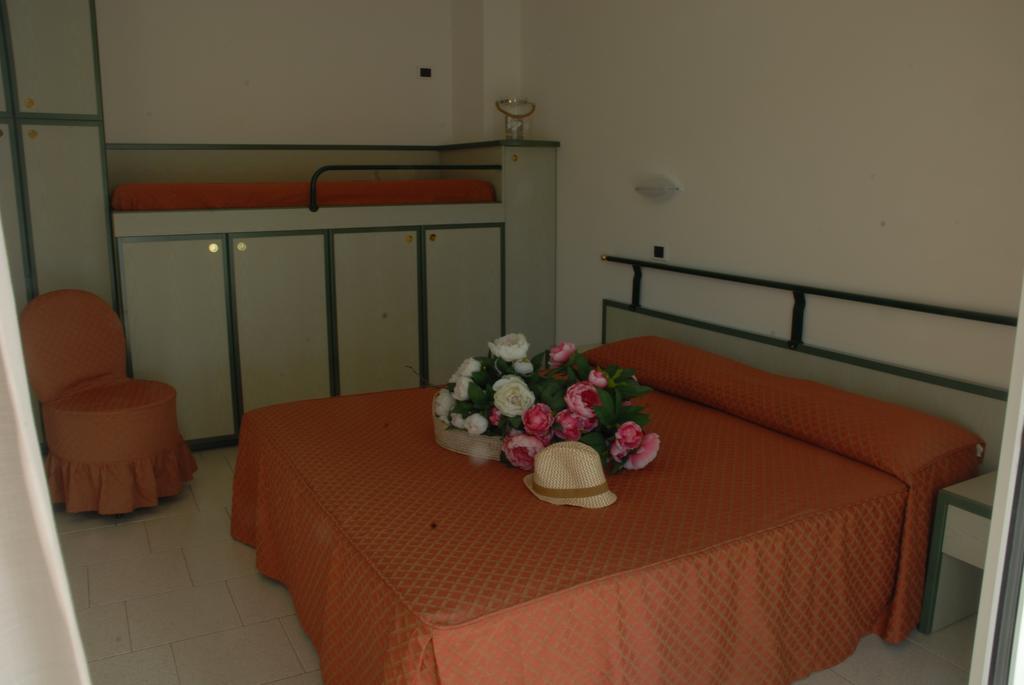 Residence Hotel Club House Cattolica Buitenkant foto