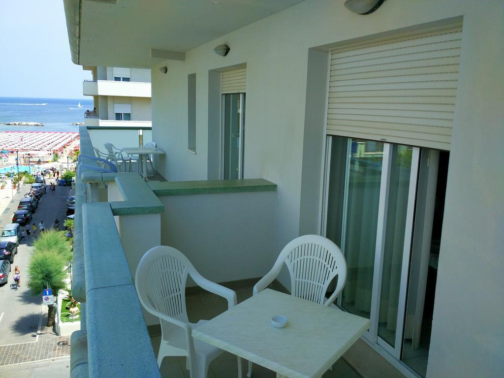 Residence Hotel Club House Cattolica Kamer foto